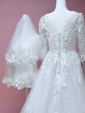 Lace Appliqué Long Sleeve Wedding Gown with Veil - White